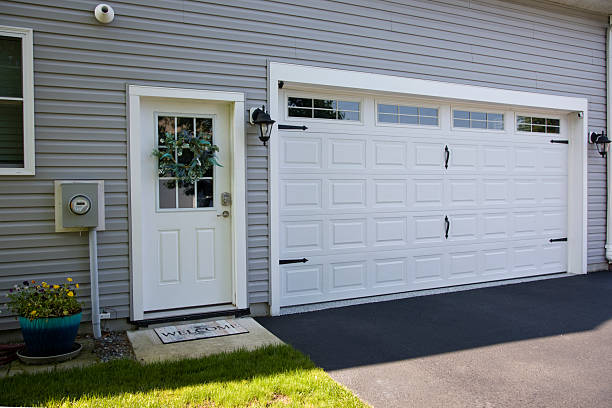 24/7 Emergency Garage Door Panel Replacement experts in Four Corners, TX